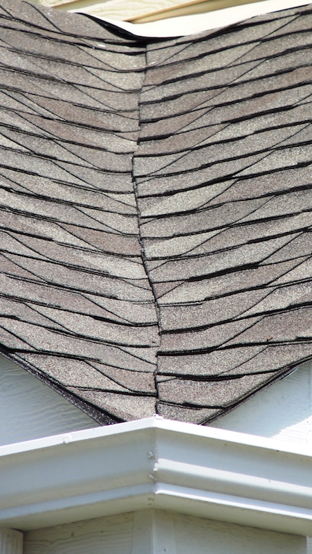 Additional information that appears below the image. Can it include a link? Let's <a href="https://hinarratives.com/reference/roof/asphalt-shingles/types-of-valleys/">find out.</a>